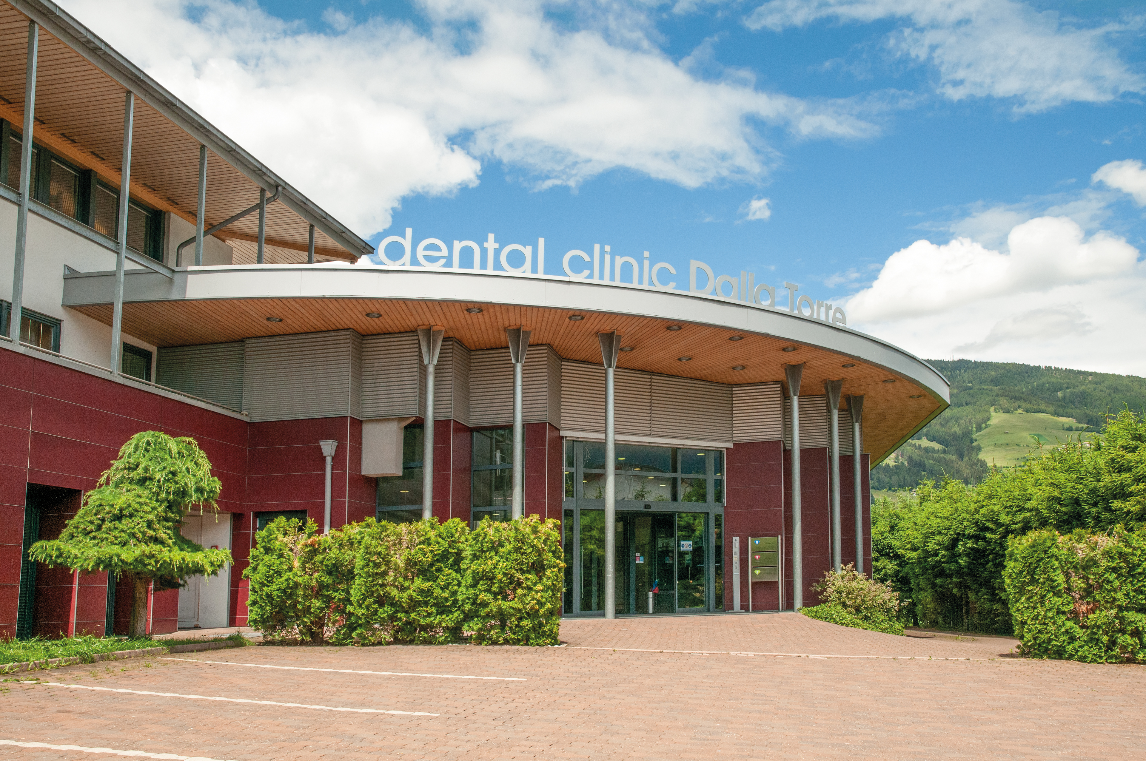 dentalclinic-dallatorre-aussenansicht-2020