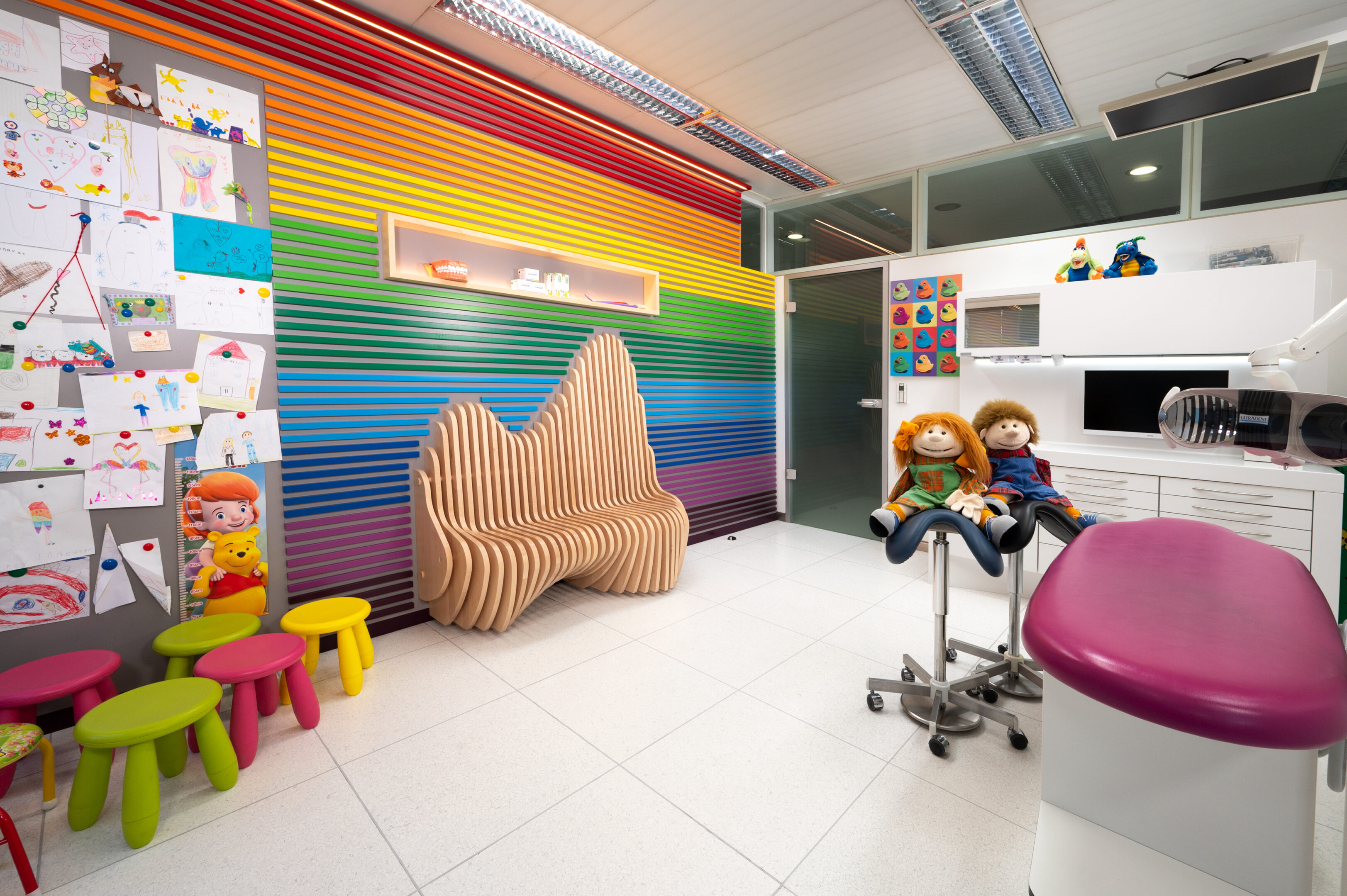dentalclinic-dallatorre-behandlungsraum-13-regenbogen-2024-11-16-GZ61880-web