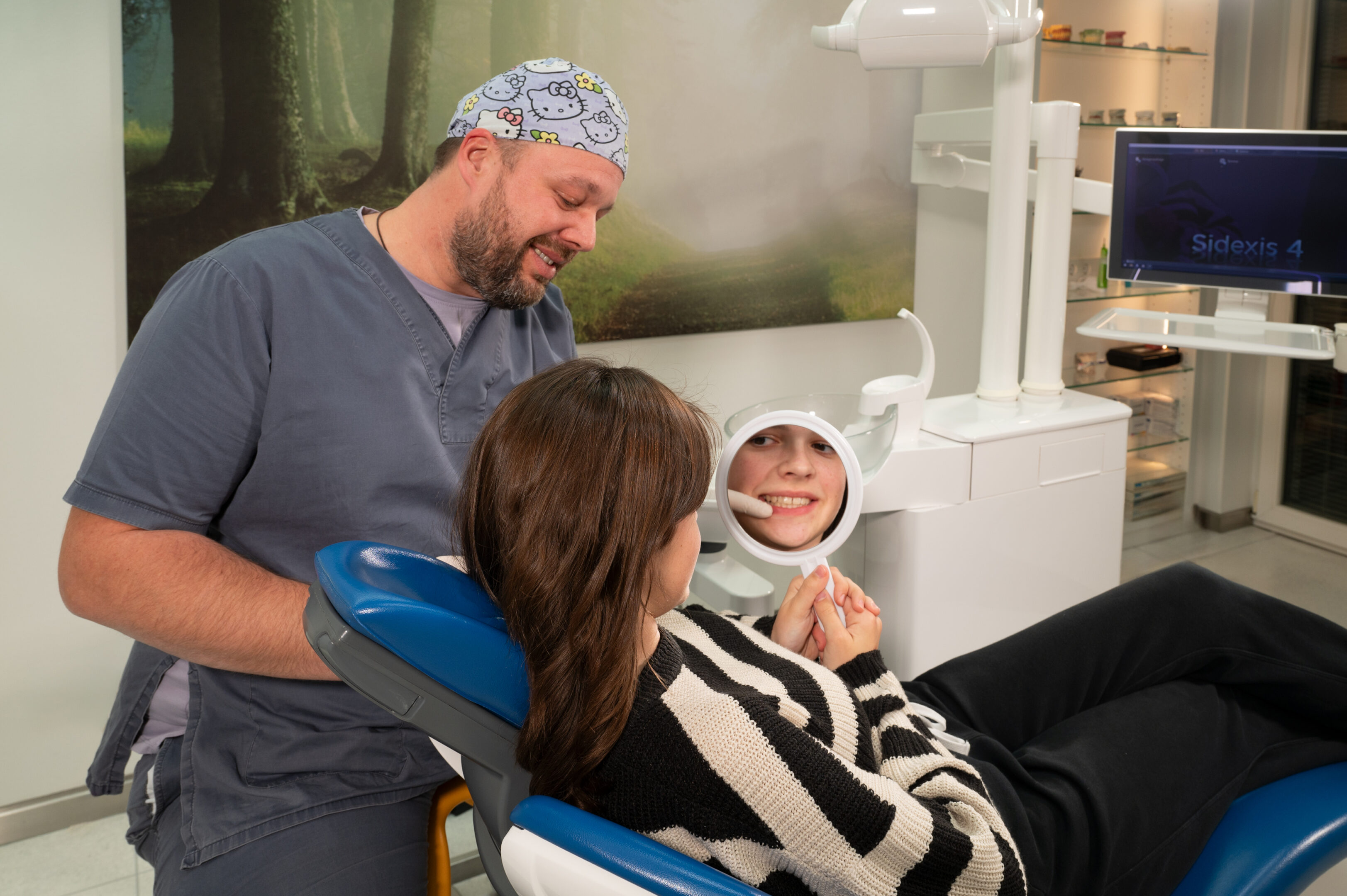 dentalclinic-dallatorre-patienten-kinder-behandlung-dr-david-d-2024-11-GZ61411-web