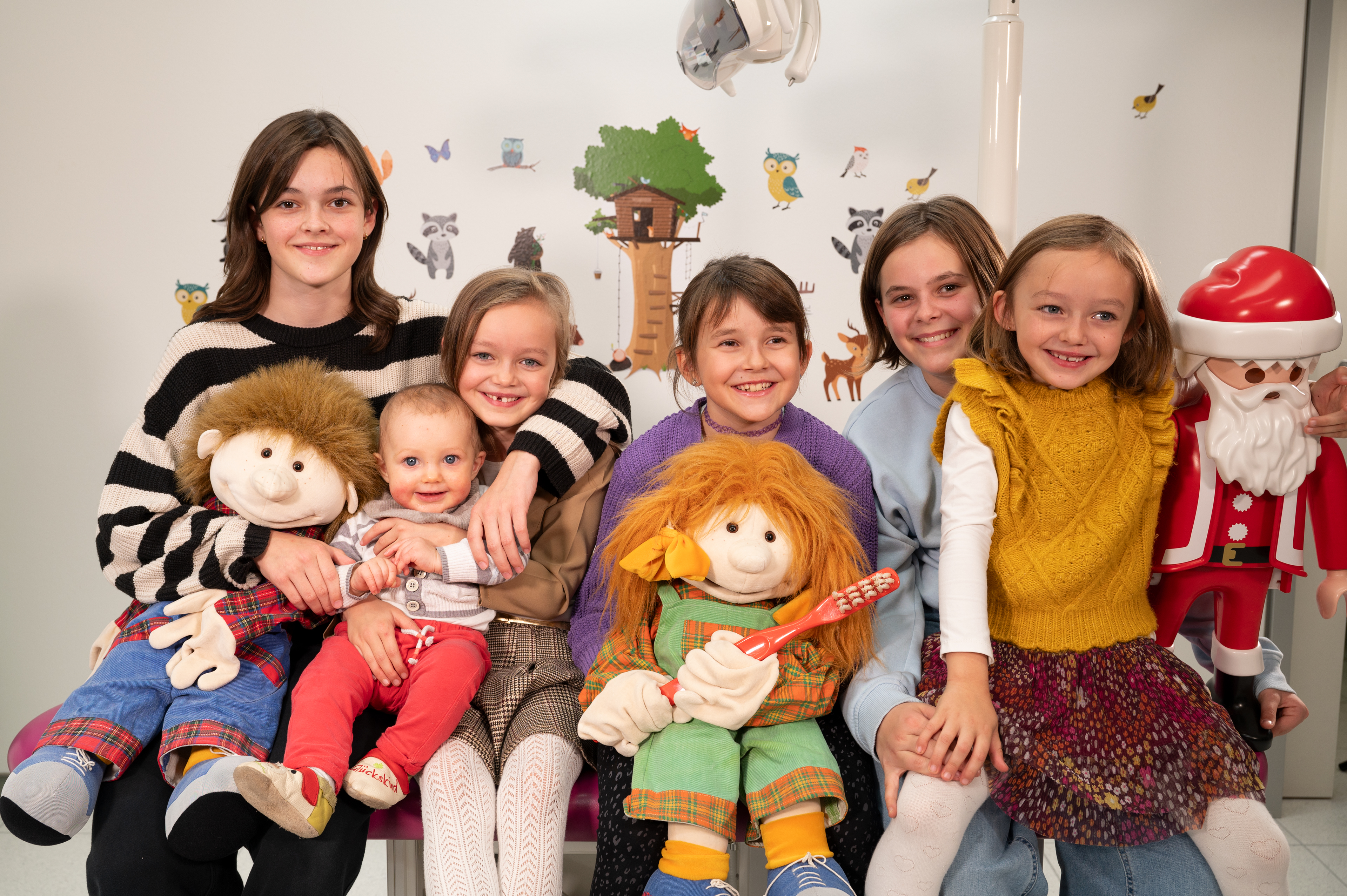 dentalclinic-dallatorre-patienten-kinder-gruppe-2024-11-GZ61504-web
