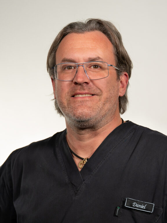 Porträt Dr. Dr. Daniel Dalla Torre, Facharzt für Mund-, Kiefer- und Gesichtschirurgie Porträt Dr. Dr. Daniel Dalla Torre, Facharzt für Mund-, Kiefer- und Gesichtschirurgie